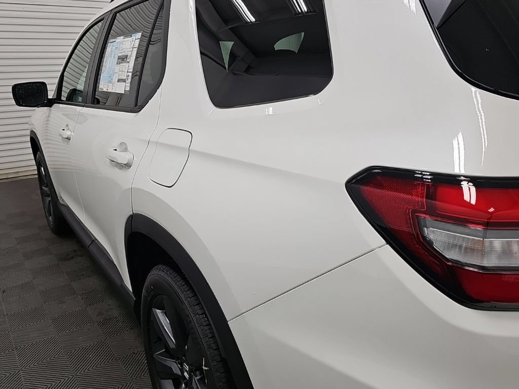 New 2026 Honda Pilot Sport image 6