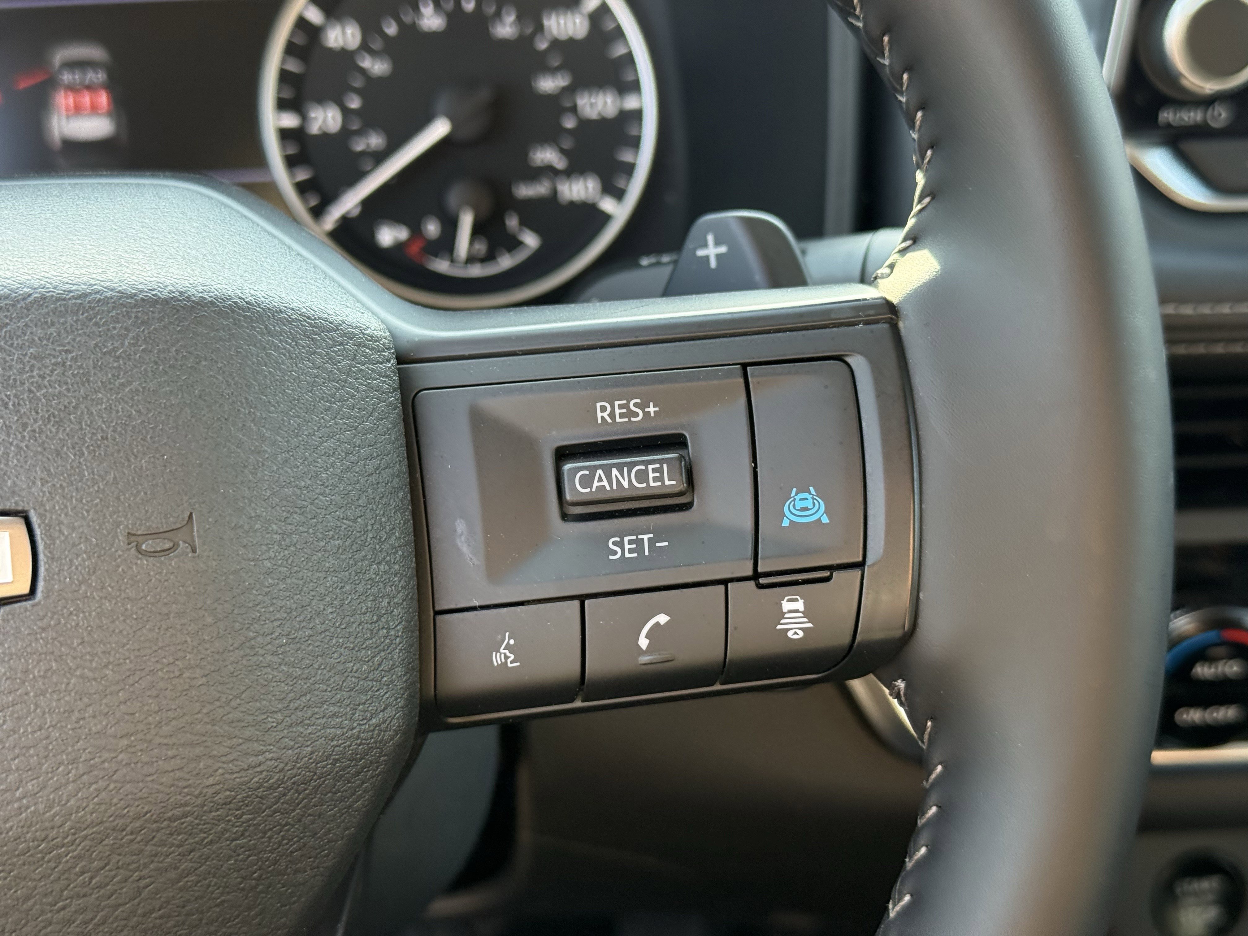 Used 2025 Nissan Rogue SV AWD/4WD image 18