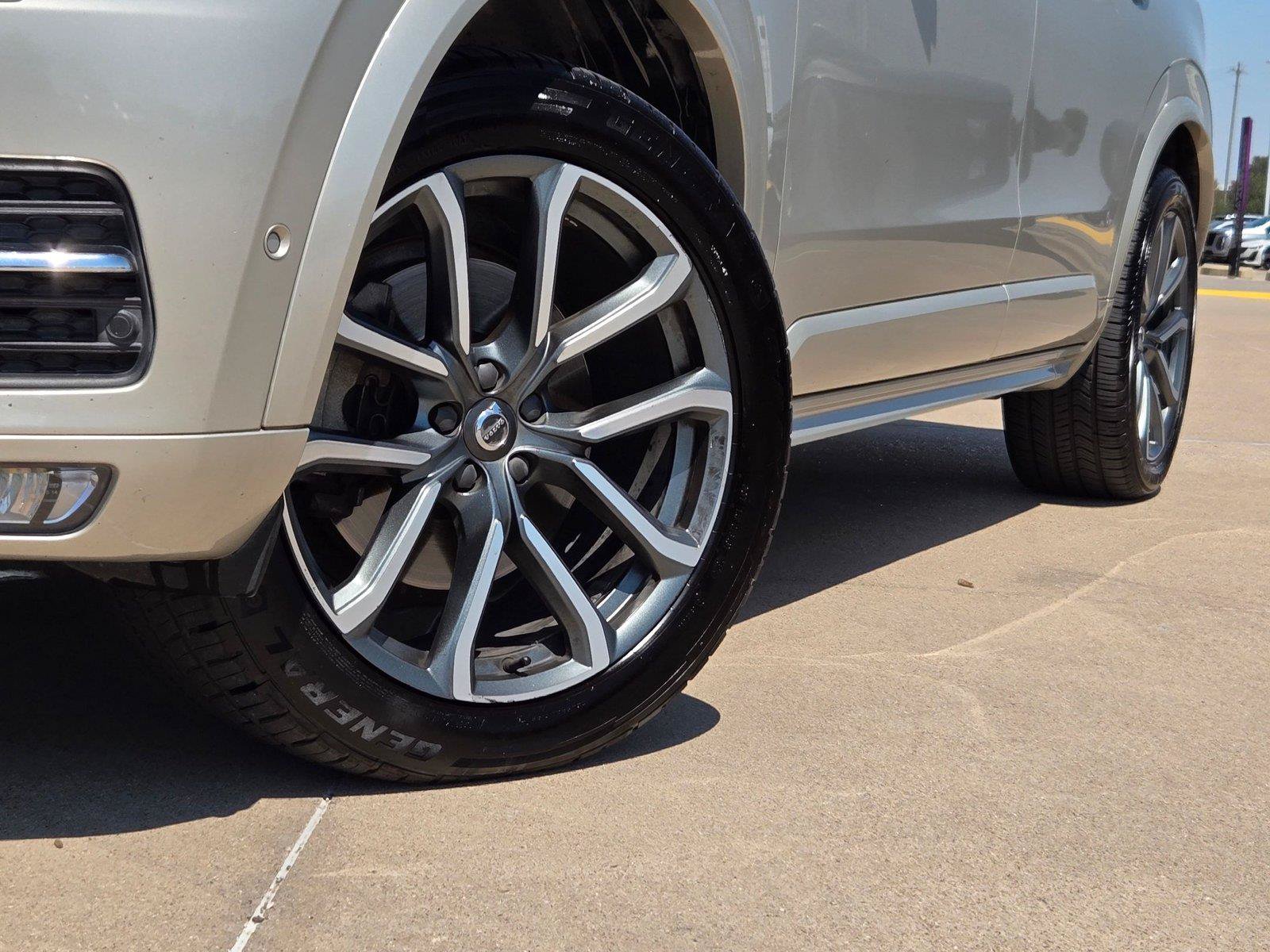 Used 2018 Volvo XC90 T6 Momentum w/ Convenience Package AWD/4WD image 8