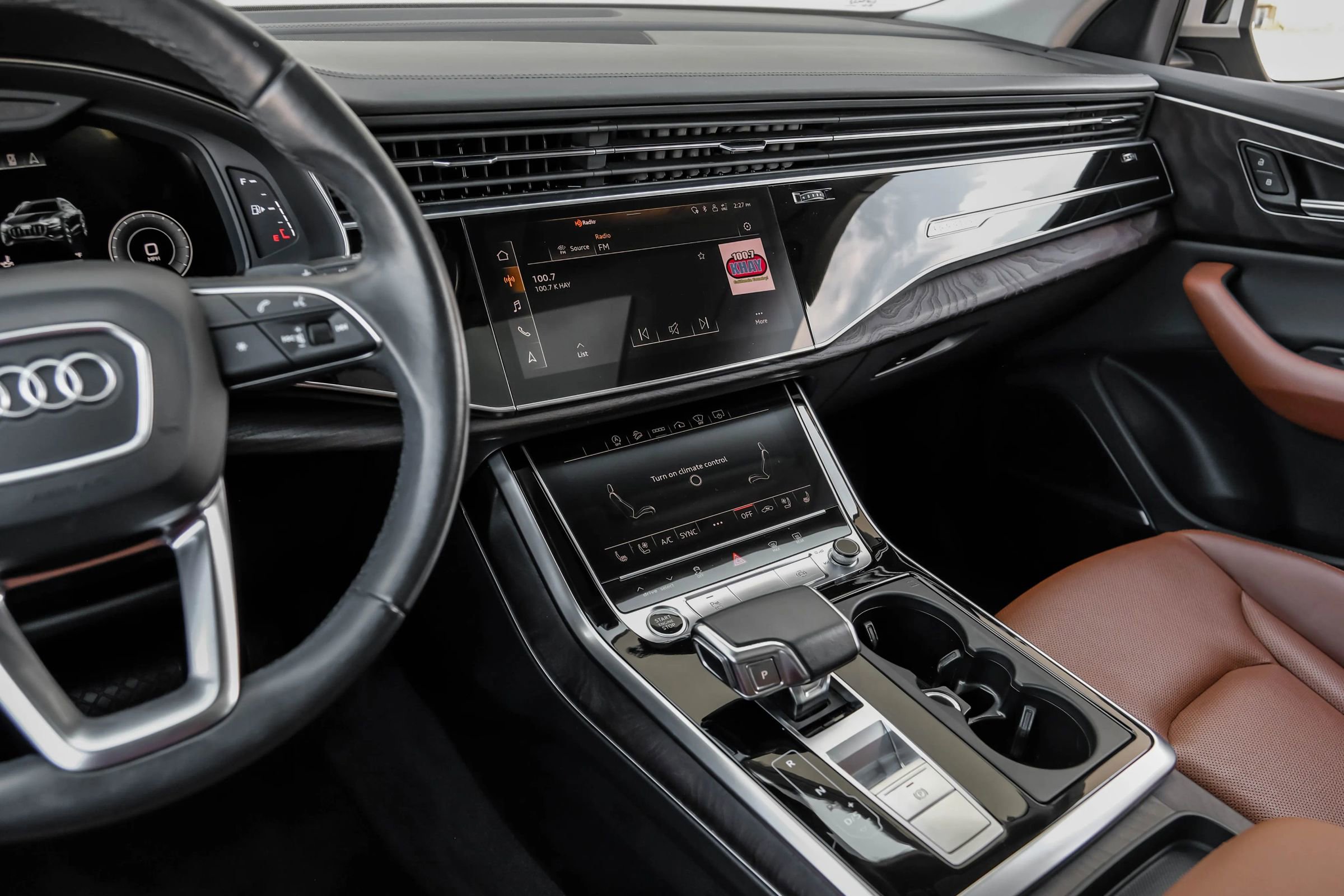 Used 2021 Audi Q8 Prestige w/ Prestige Package image 27