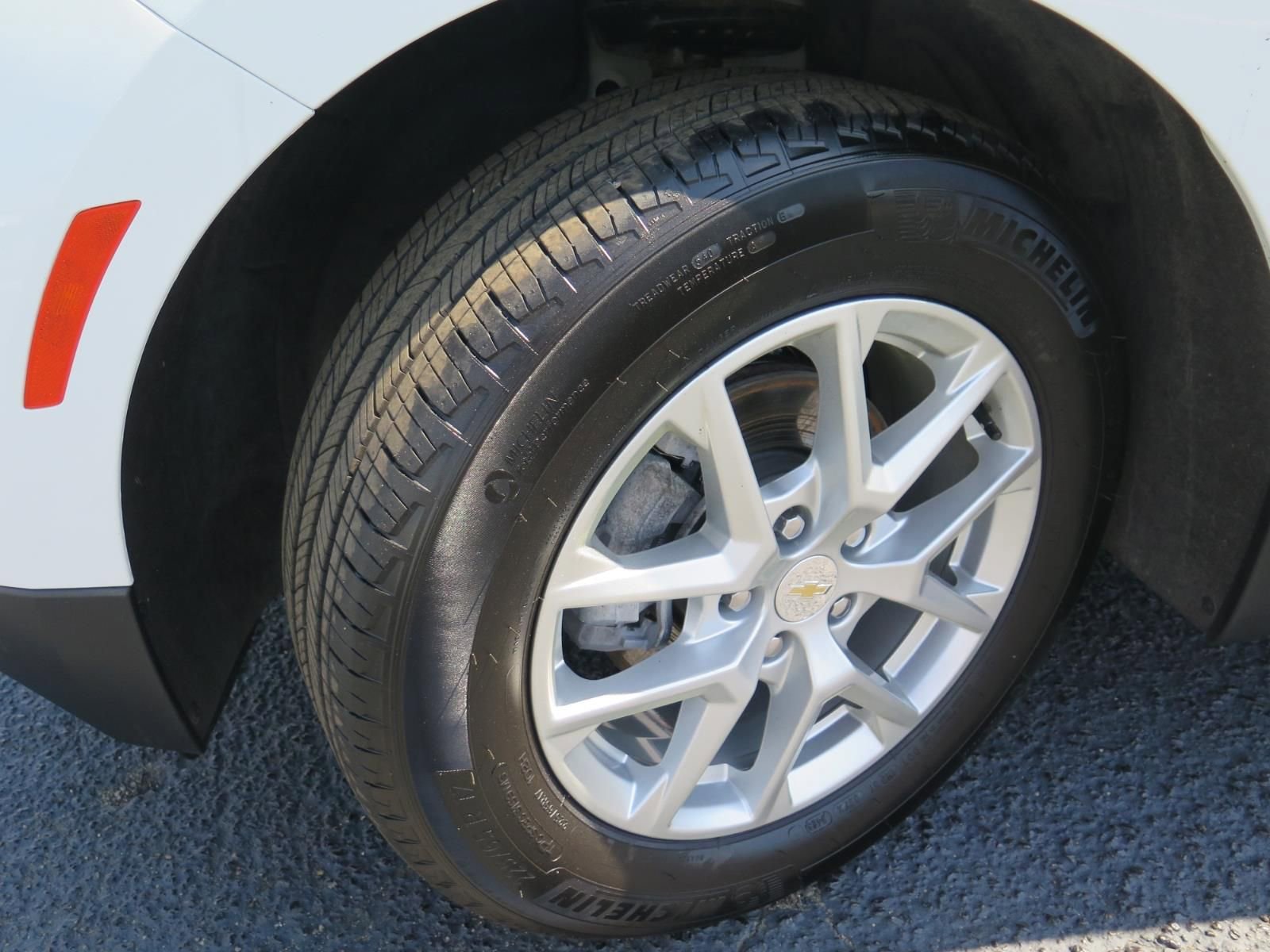 Used 2024 Chevrolet Equinox LT FWD image 18