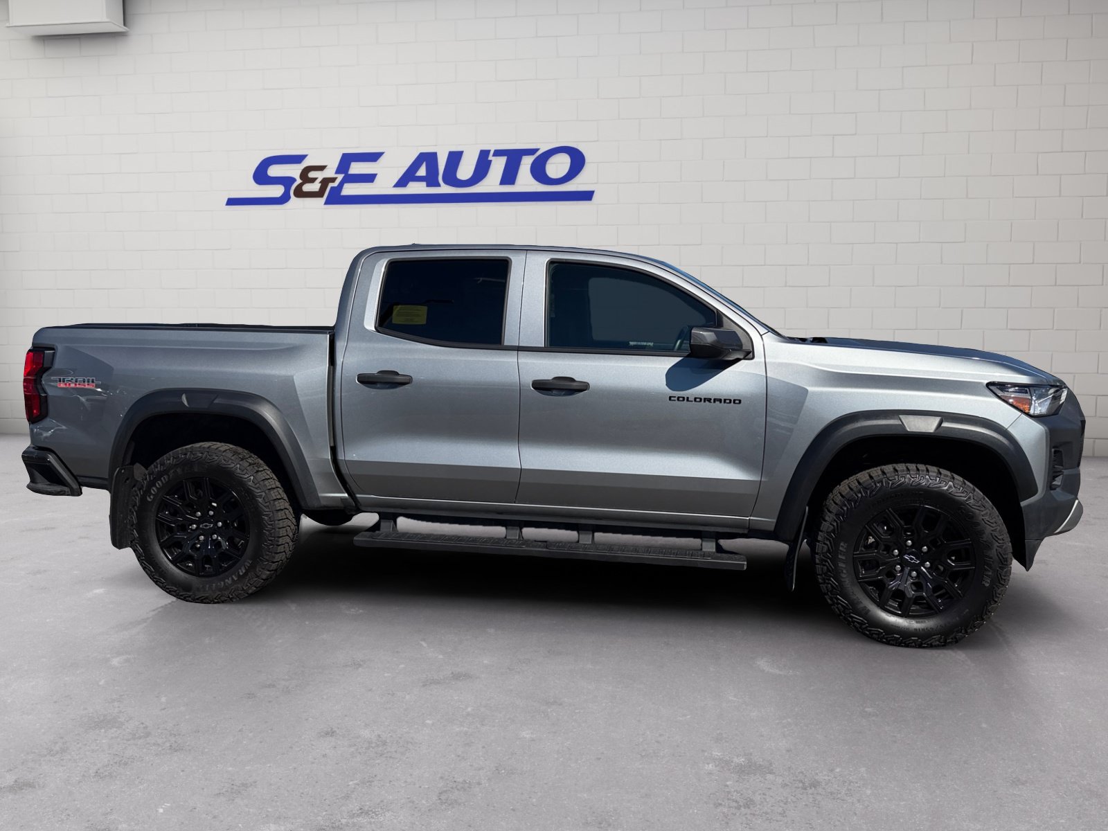 Used 2025 Chevrolet Colorado Trail Boss AWD/4WD image 5