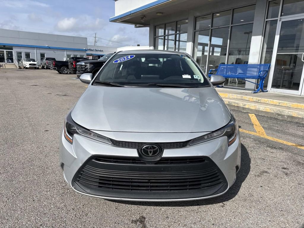 Used 2024 Toyota Corolla LE image 2