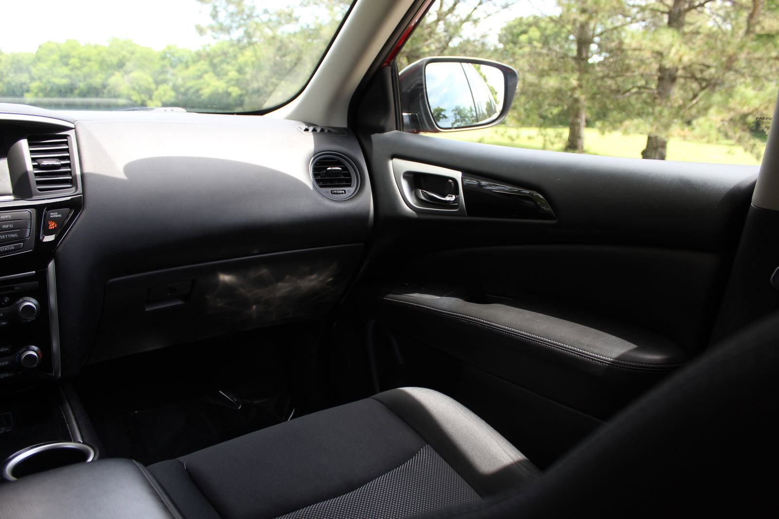 Used 2018 Nissan Pathfinder S AWD/4WD image 11