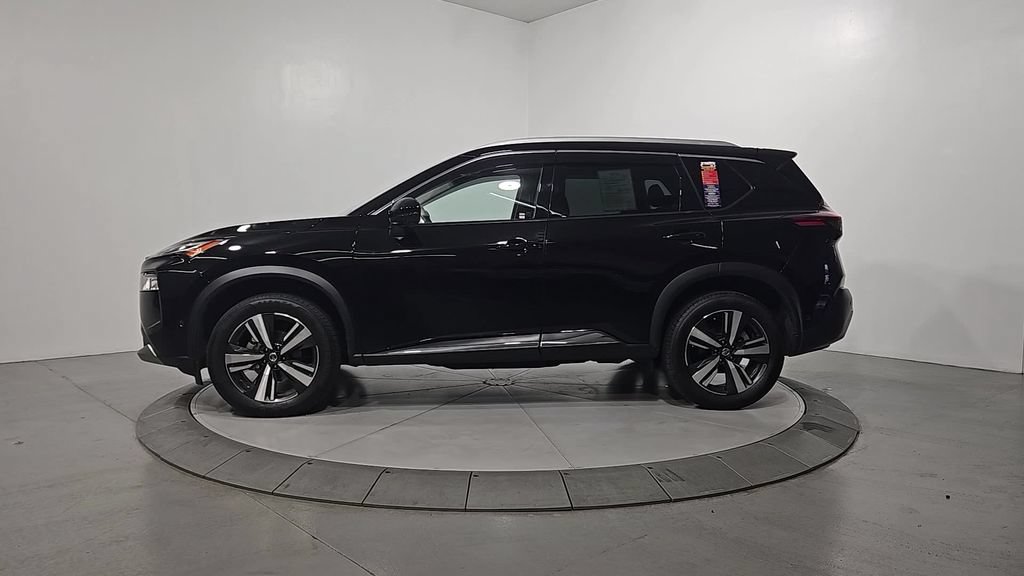 Used 2021 Nissan Rogue Platinum FWD image 2