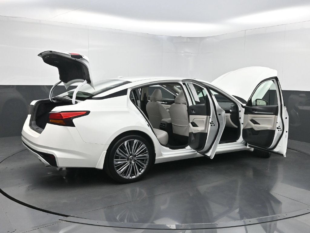 Used 2024 Nissan Altima 2.5 SL FWD image 39