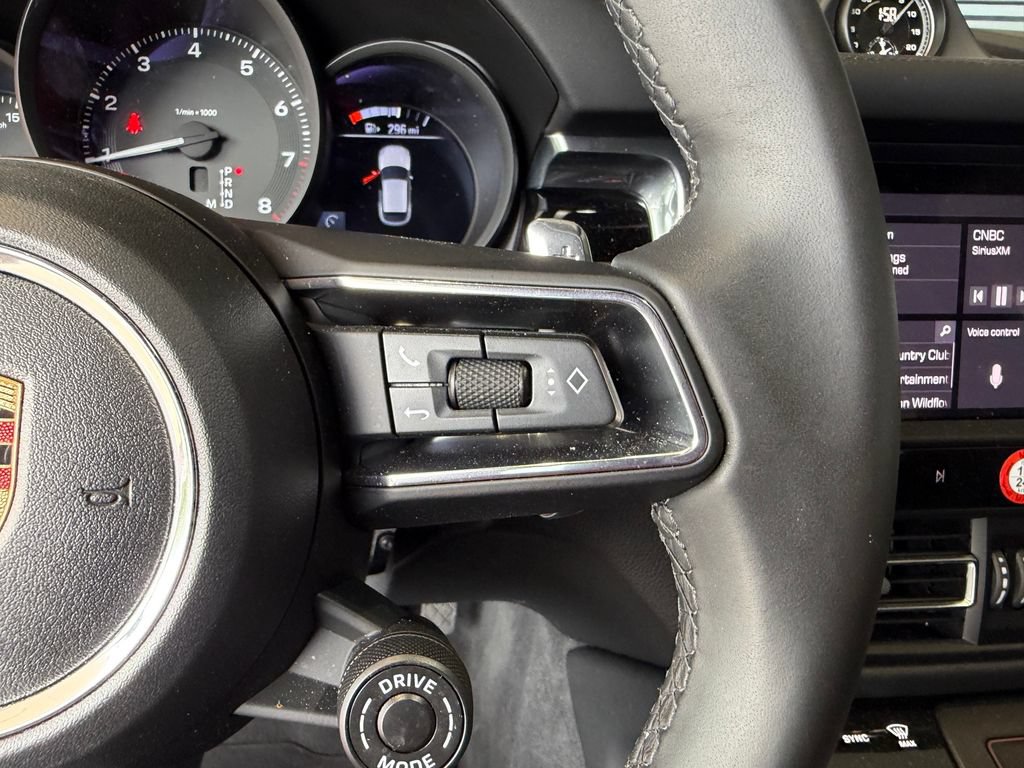 Certified 2026 Porsche Macan AWD/4WD image 18