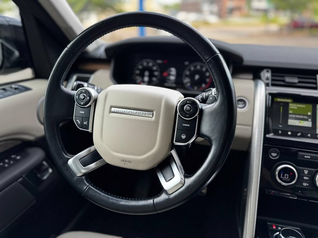 Used 2018 Land Rover Discovery HSE AWD/4WD image 25