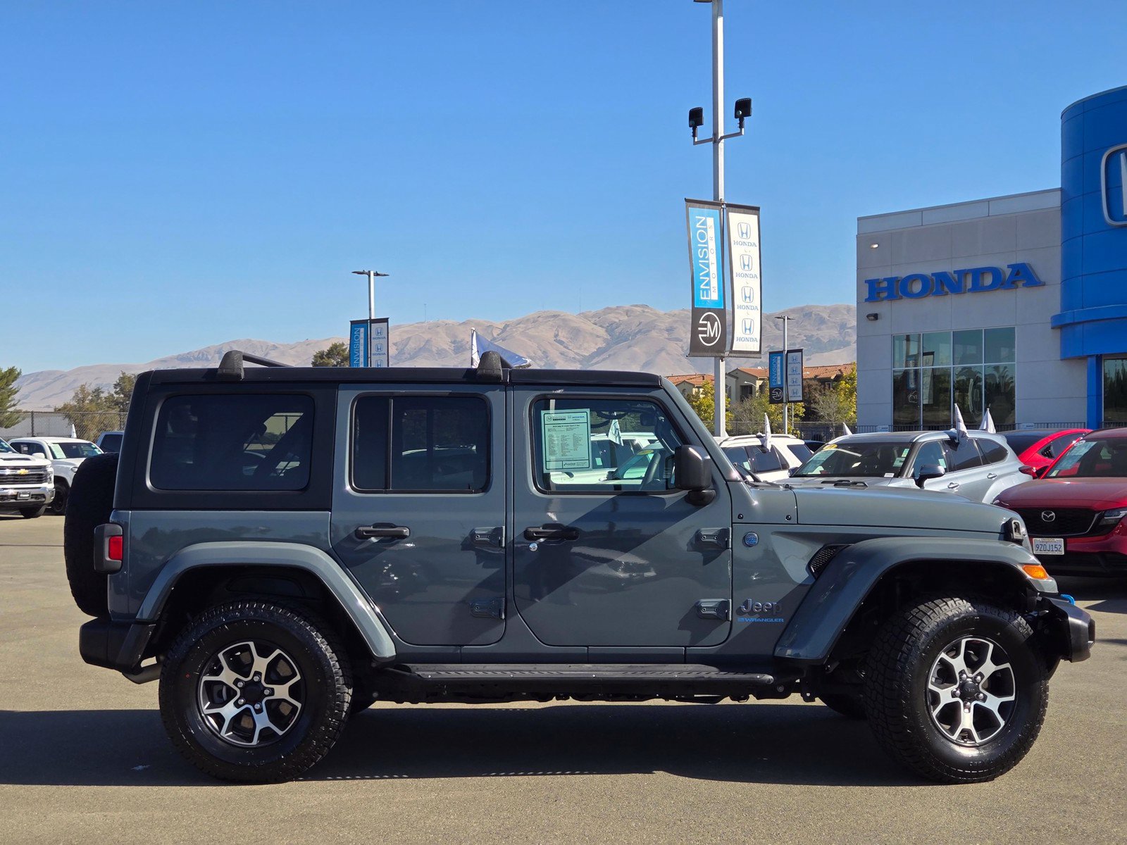 Used 2024 Jeep Wrangler Unlimited AWD/4WD image 8