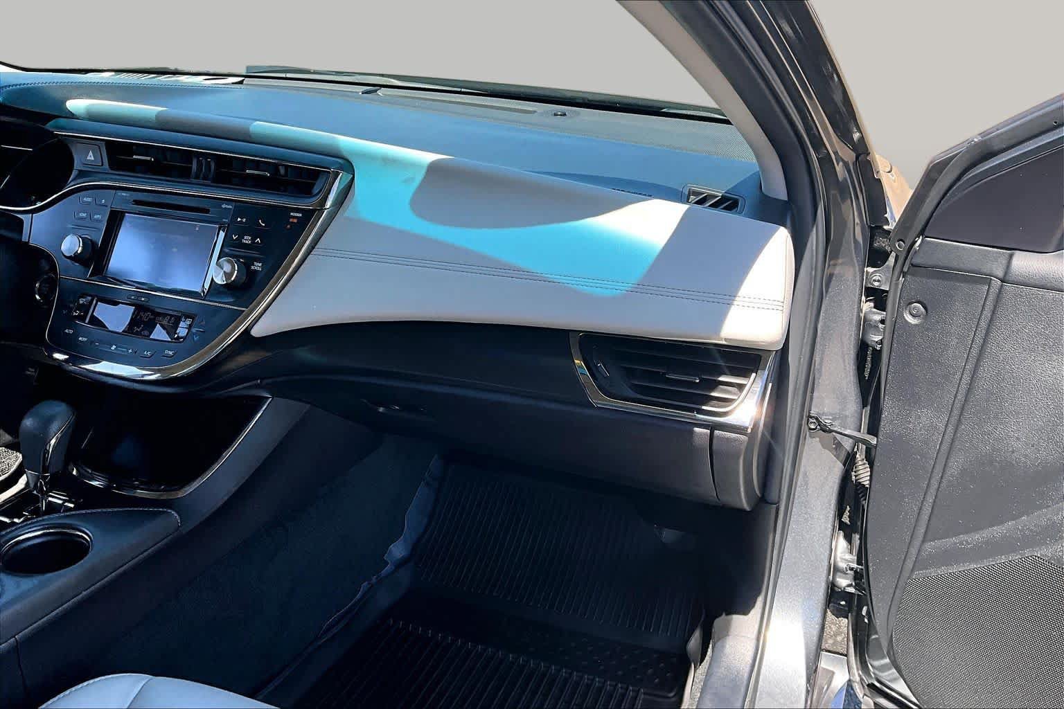 Used 2017 Toyota Avalon XLE w/ All Weather Liner Package FWD image 18