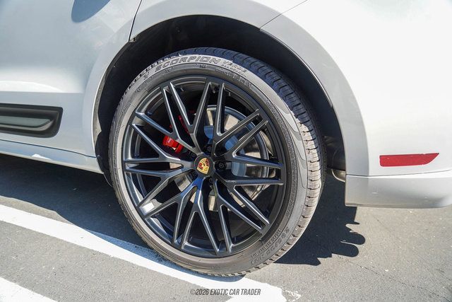 Used 2025 Porsche Macan GTS AWD/4WD image 62