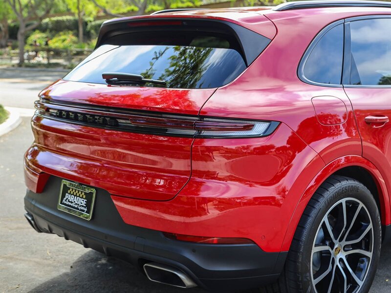 Used 2024 Porsche Cayenne AWD/4WD image 13
