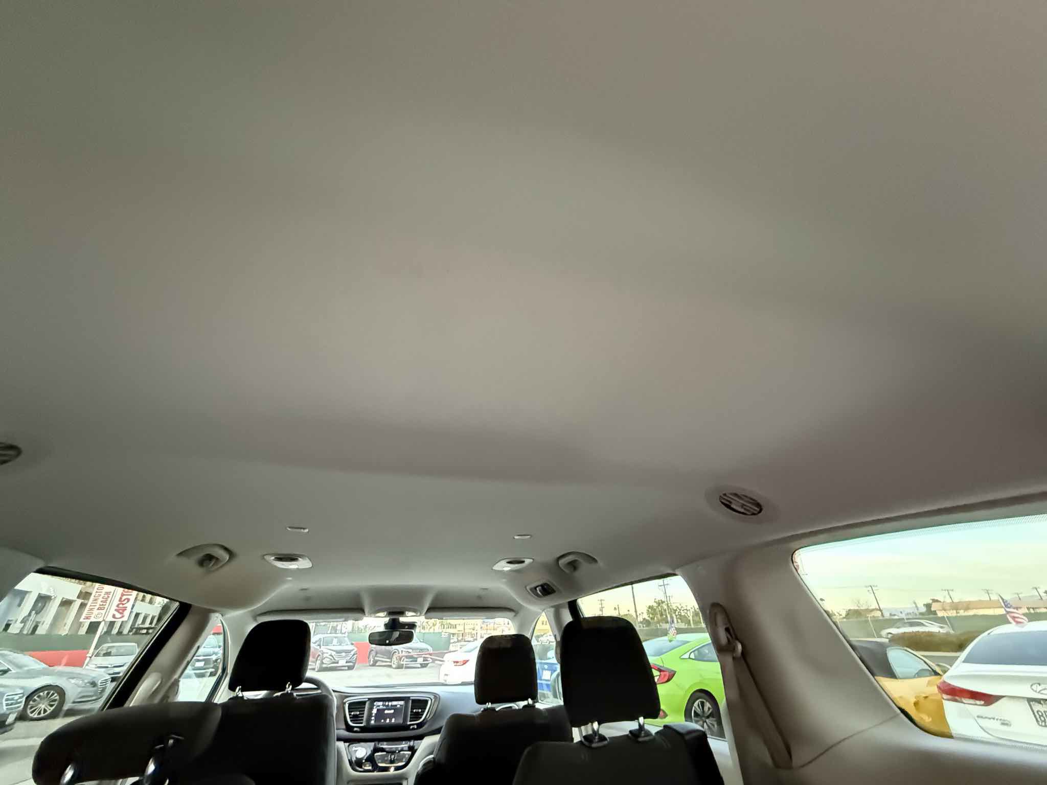 Used 2023 Chrysler Voyager LX image 39