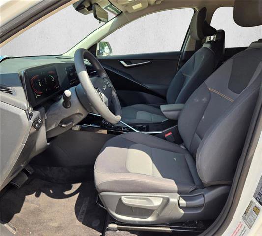 Used 2025 Kia Niro LX image 15