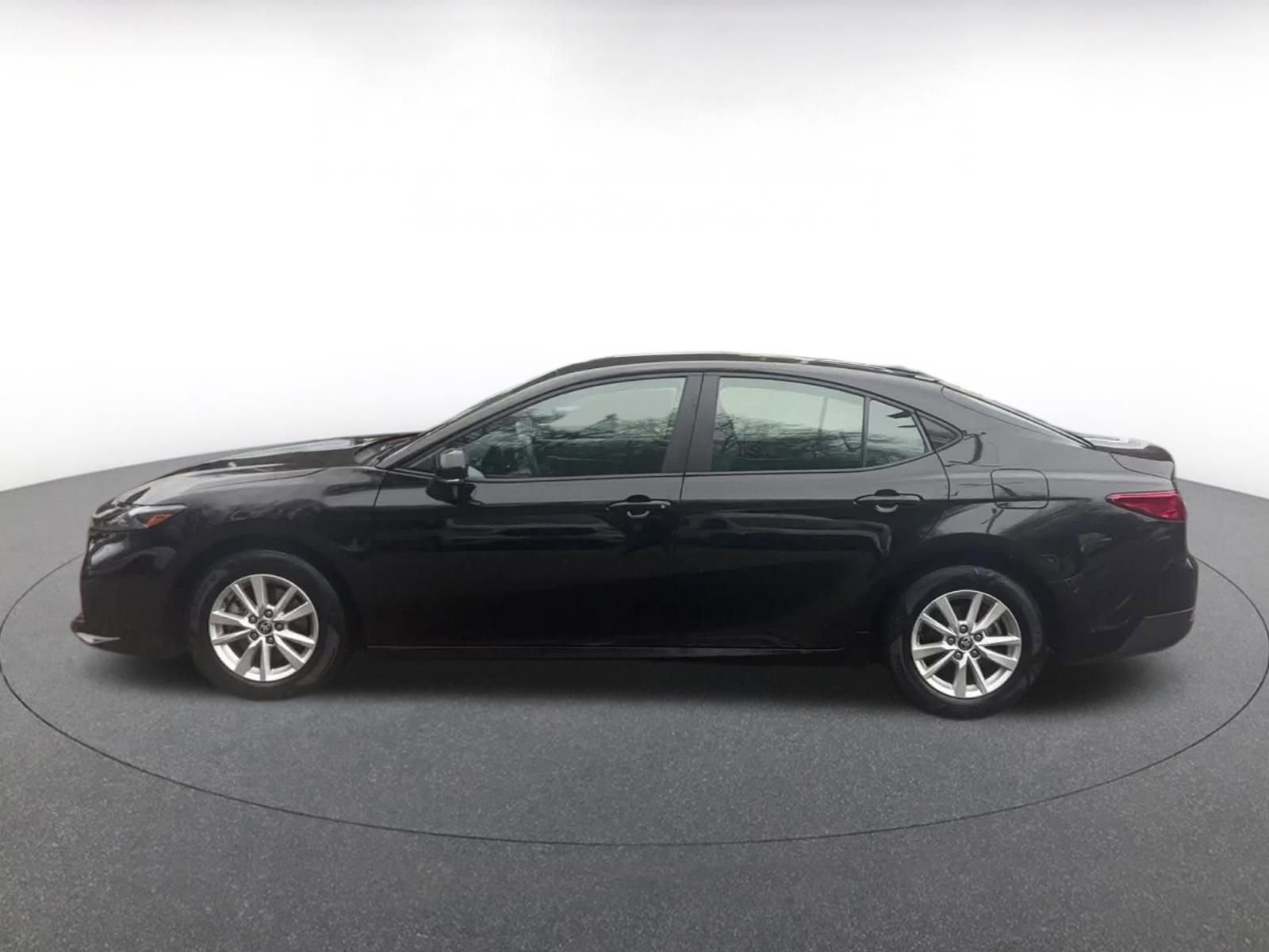 Used 2025 Toyota Camry LE FWD image 9