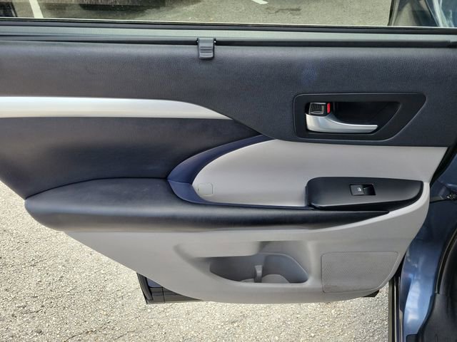Used 2019 Toyota Highlander XLE image 12