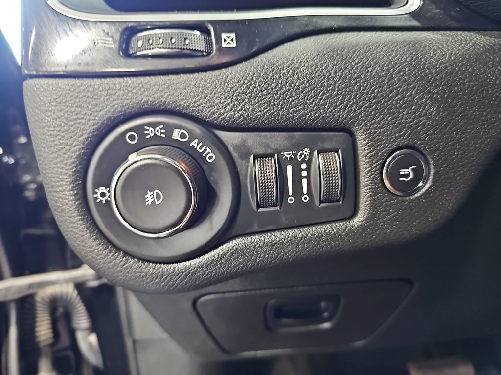 Used 2023 Jeep Cherokee Altitude Lux AWD/4WD image 26
