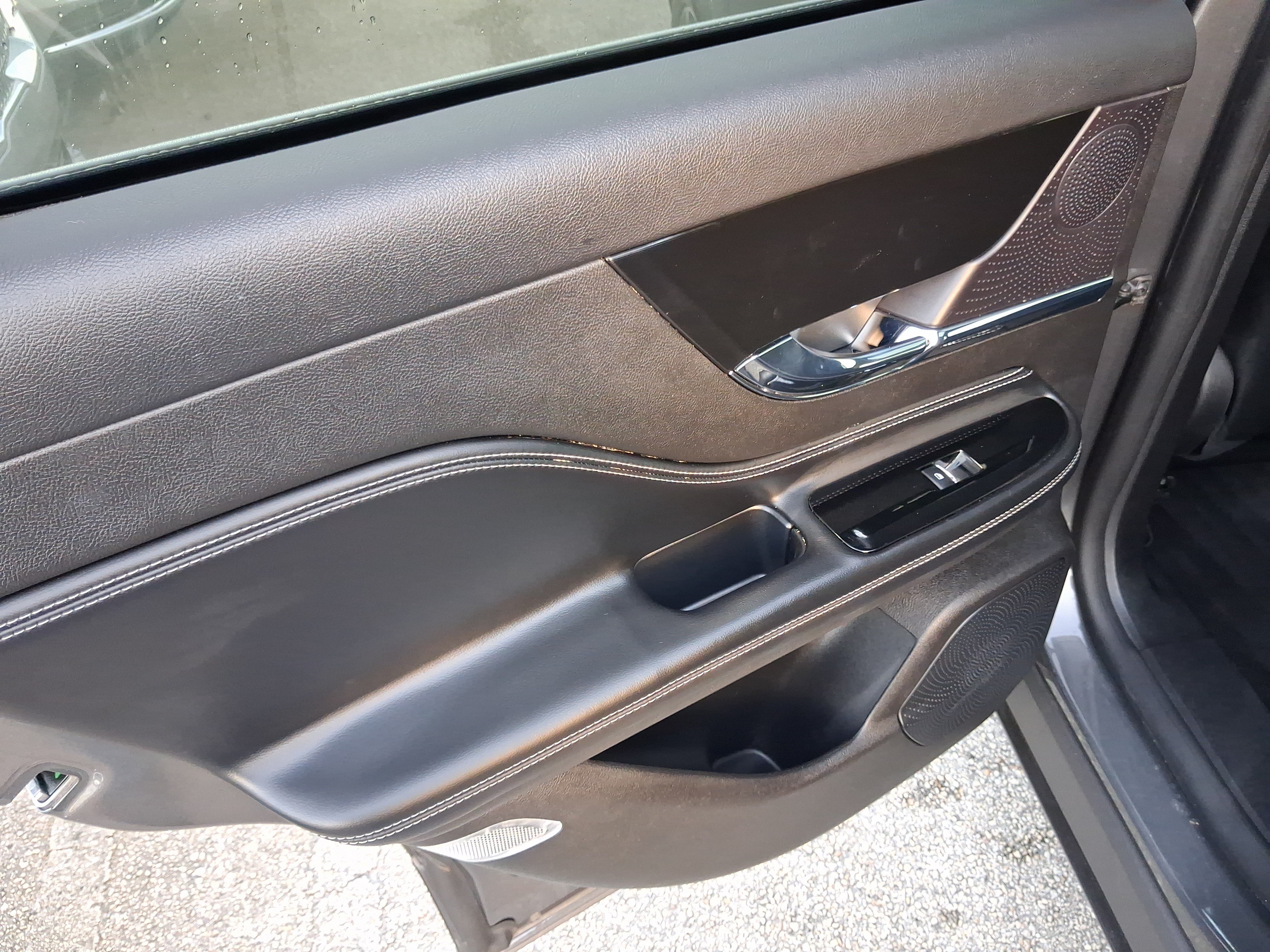 Certified 2023 Lincoln Corsair FWD w/ Equipment Group 101A image 9