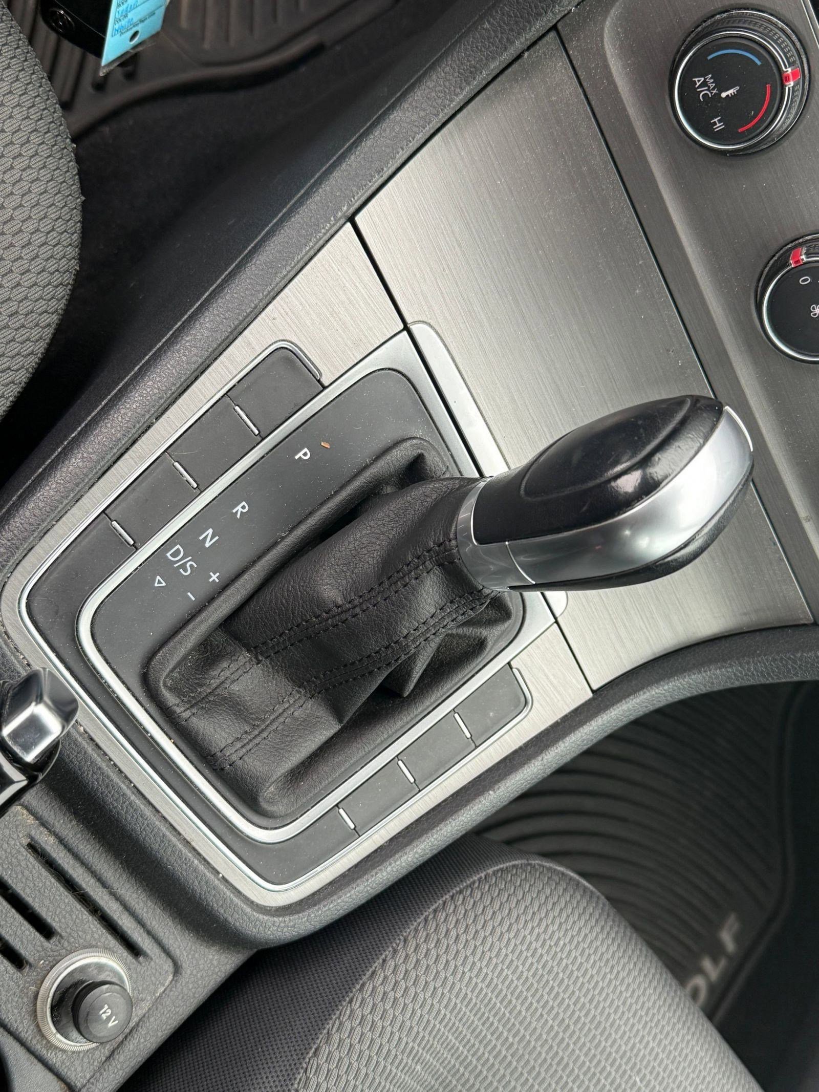 Used 2016 Volkswagen Golf S image 23