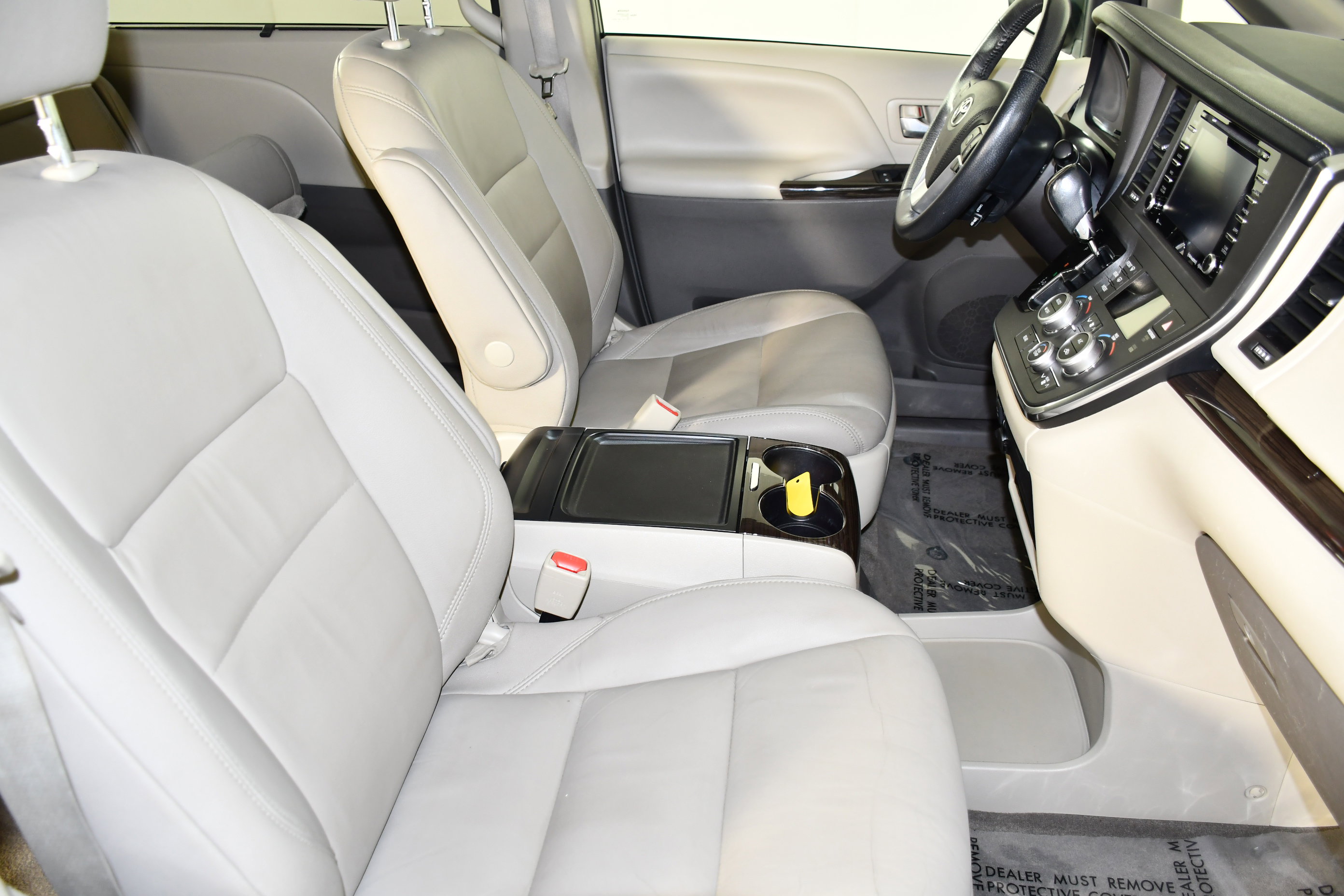 Used 2018 Toyota Sienna XLE FWD image 41