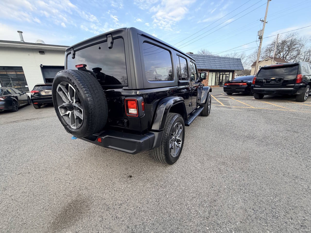 Used 2024 Jeep Wrangler Unlimited w/ Convenience Group AWD/4WD image 48