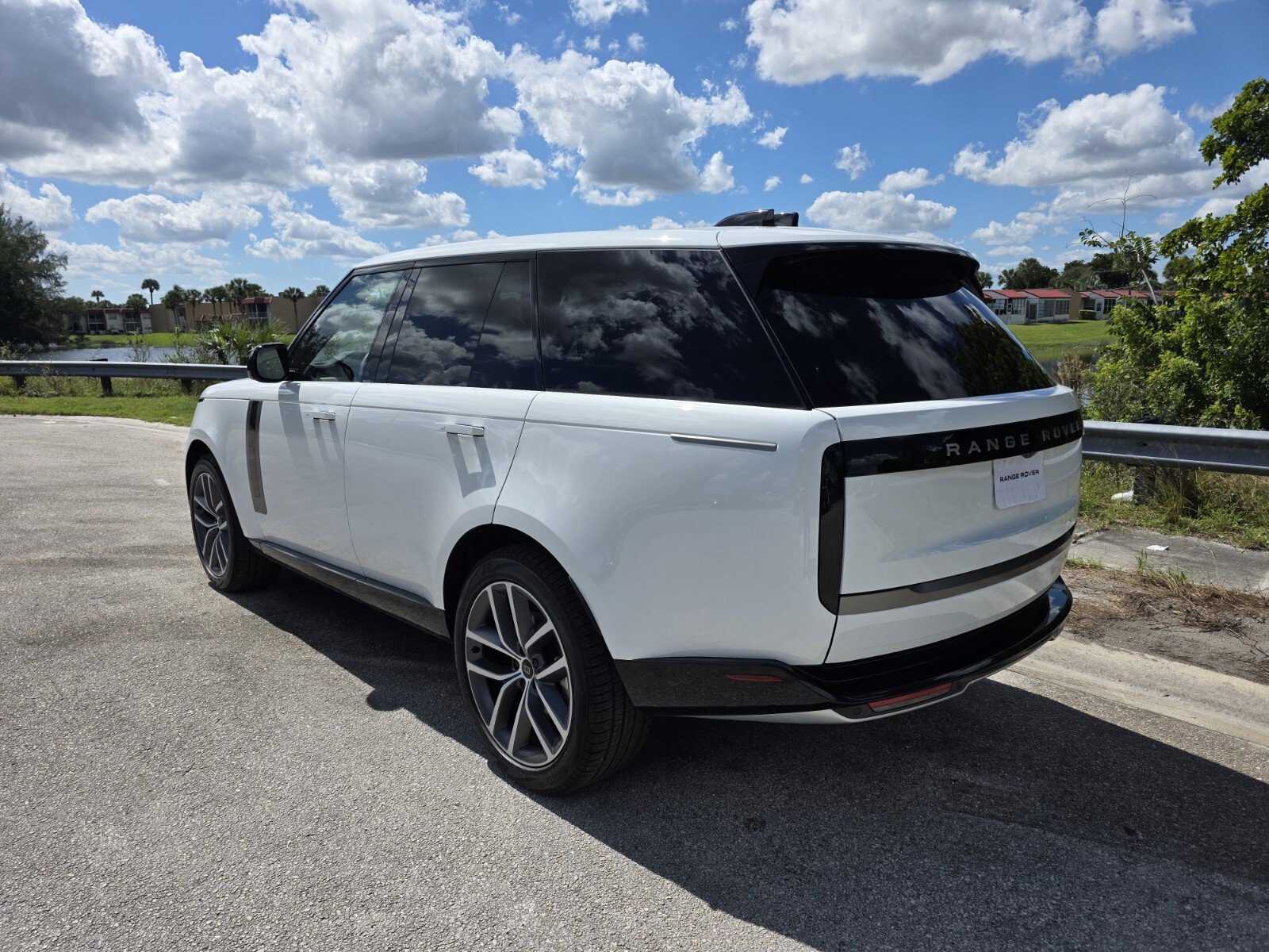 New 2027 Land Rover Range Rover SE AWD/4WD image 2