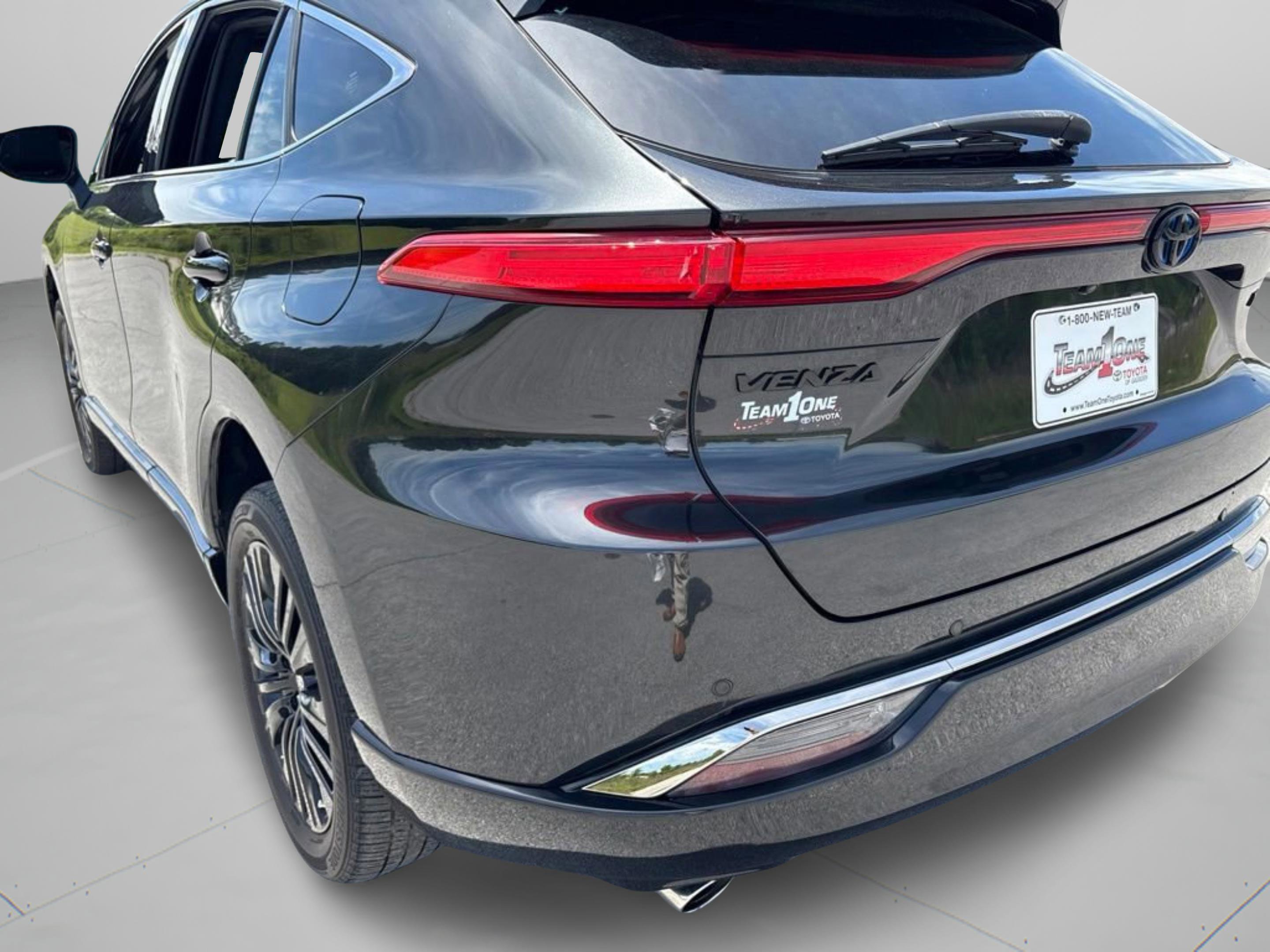 Used 2024 Toyota Venza Nightshade AWD/4WD image 40