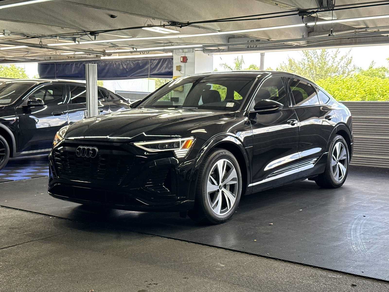 Used 2024 Audi Q8 e-tron Premium AWD/4WD image 4