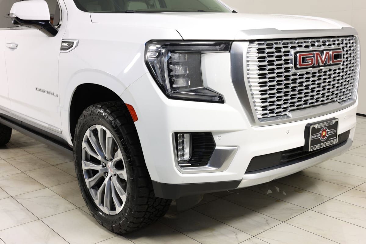 Used 2021 GMC Yukon Denali w/ Denali Premium Package AWD/4WD image 39