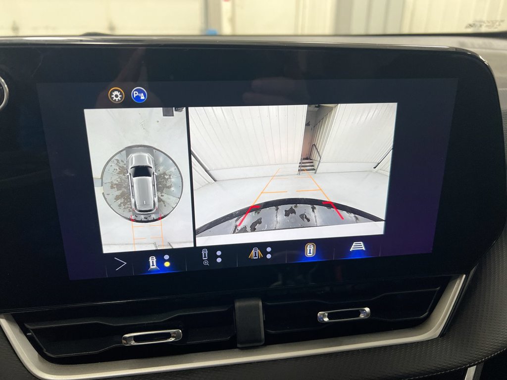 Used 2025 Chevrolet Equinox LT w/ Safety and Technology Package FWD image 16