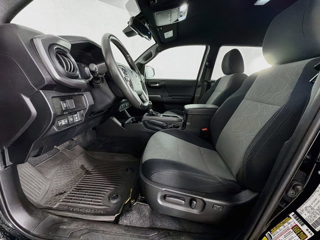 Used 2022 Toyota Tacoma TRD Sport w/ Technology Package RWD image 12