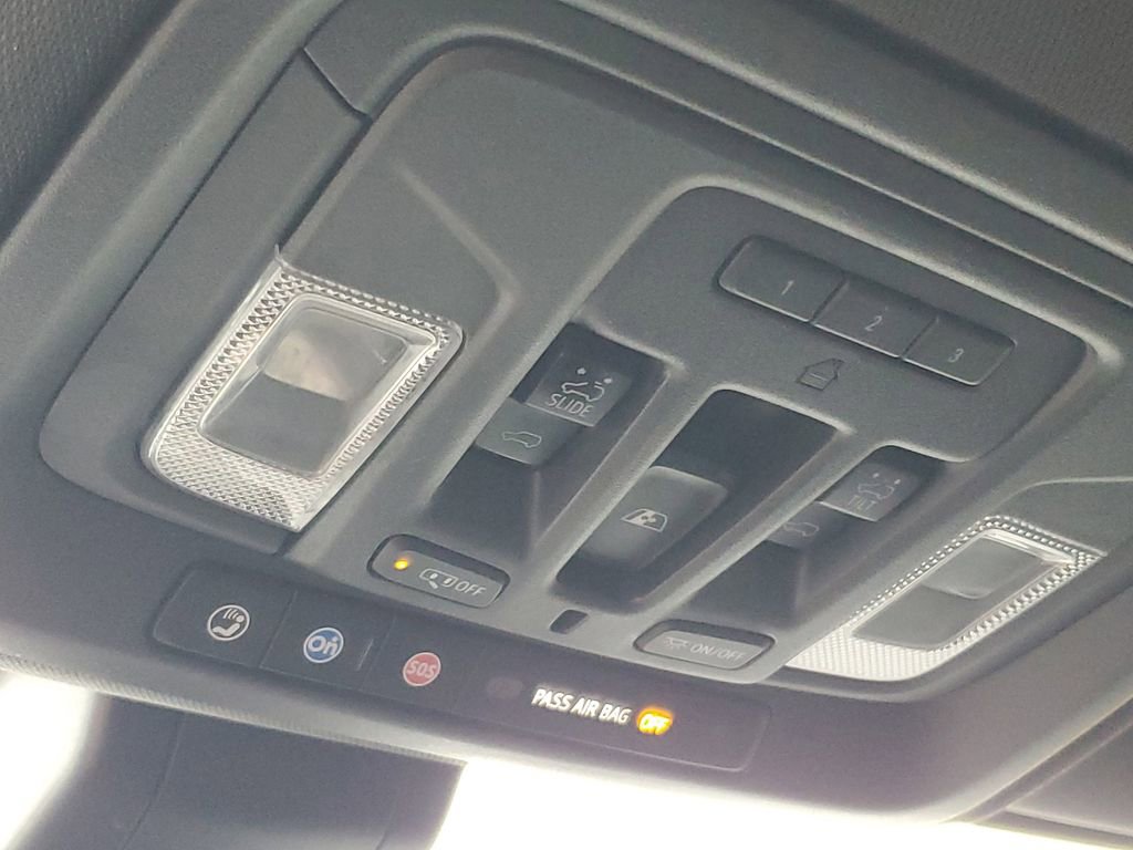 Used 2021 Chevrolet Silverado 1500 High Country image 24