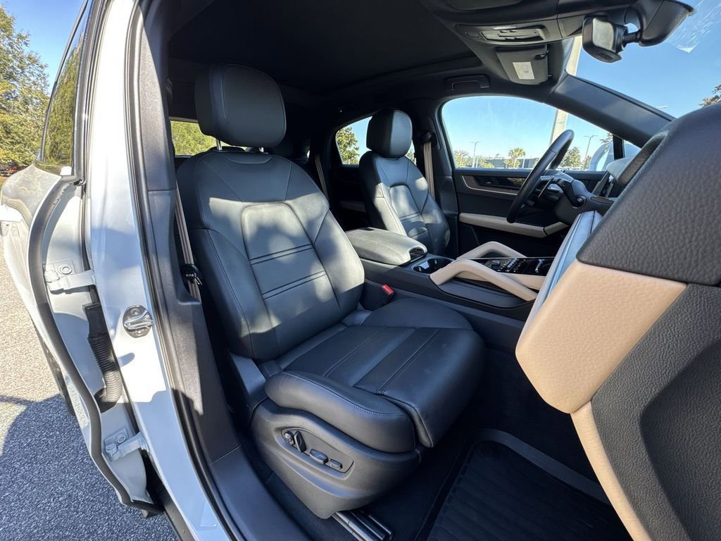 Certified 2024 Porsche Cayenne Coupe image 21