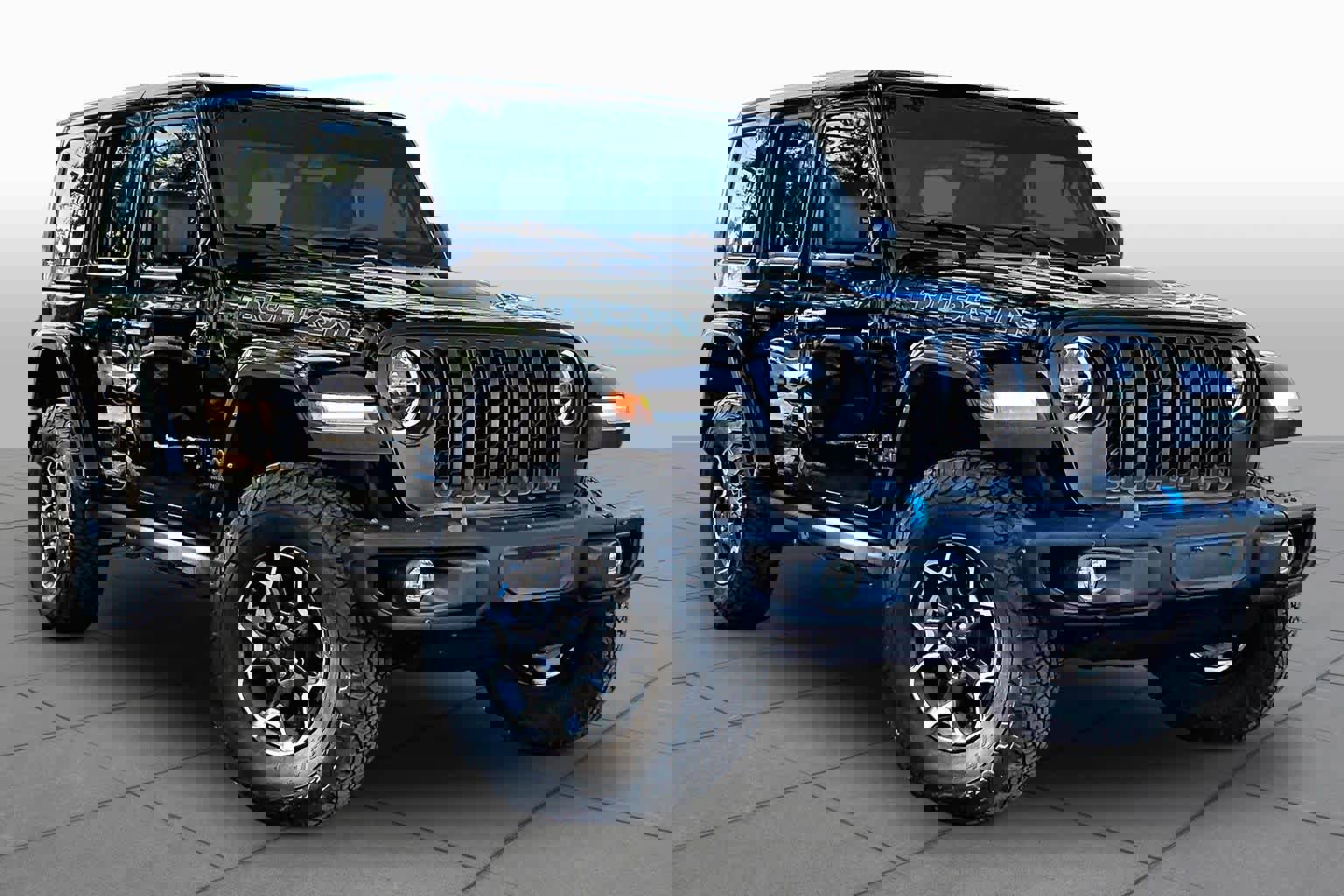 Used 2023 Jeep Wrangler Unlimited Rubicon 4xe w/ Steel Bumper Group image 3