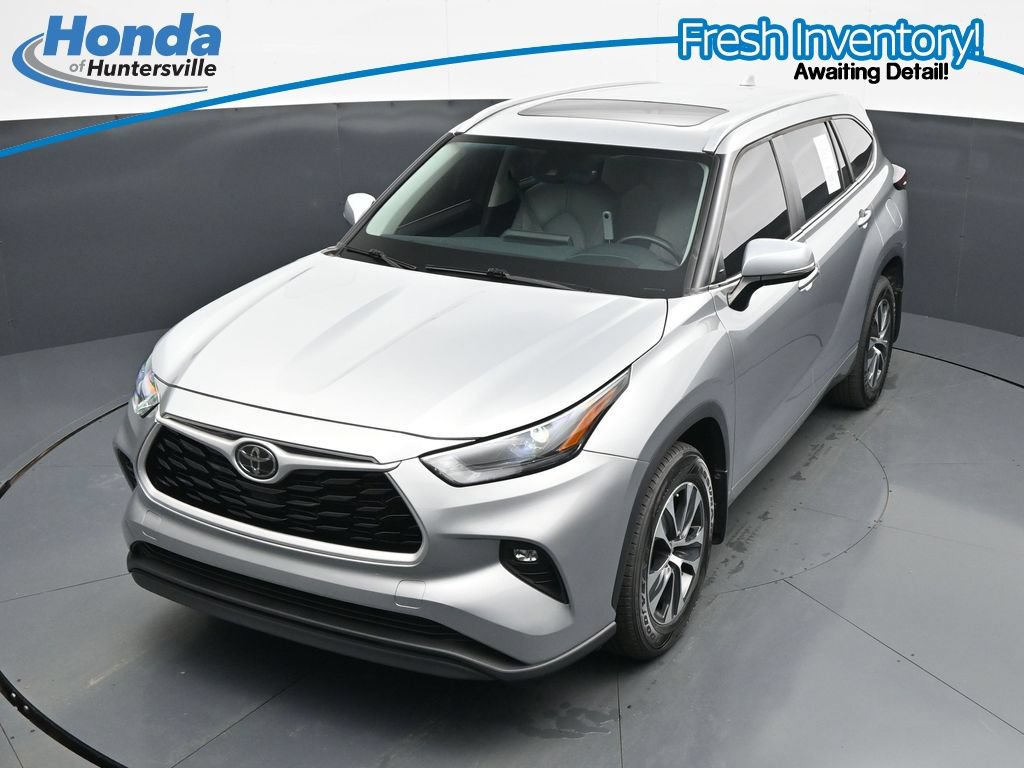 Used 2024 Toyota Highlander XLE FWD image 23