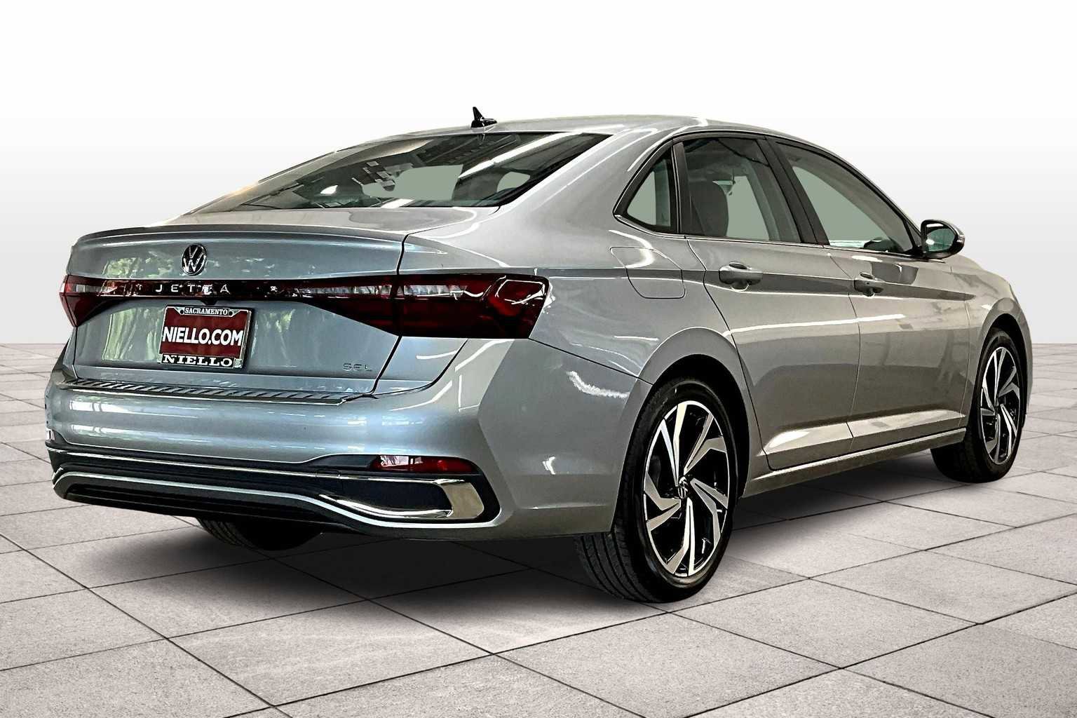 New 2025 Volkswagen Jetta SEL image 4