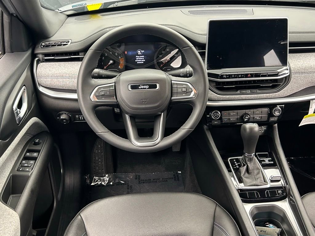 Used 2024 Jeep Compass Latitude AWD/4WD image 6