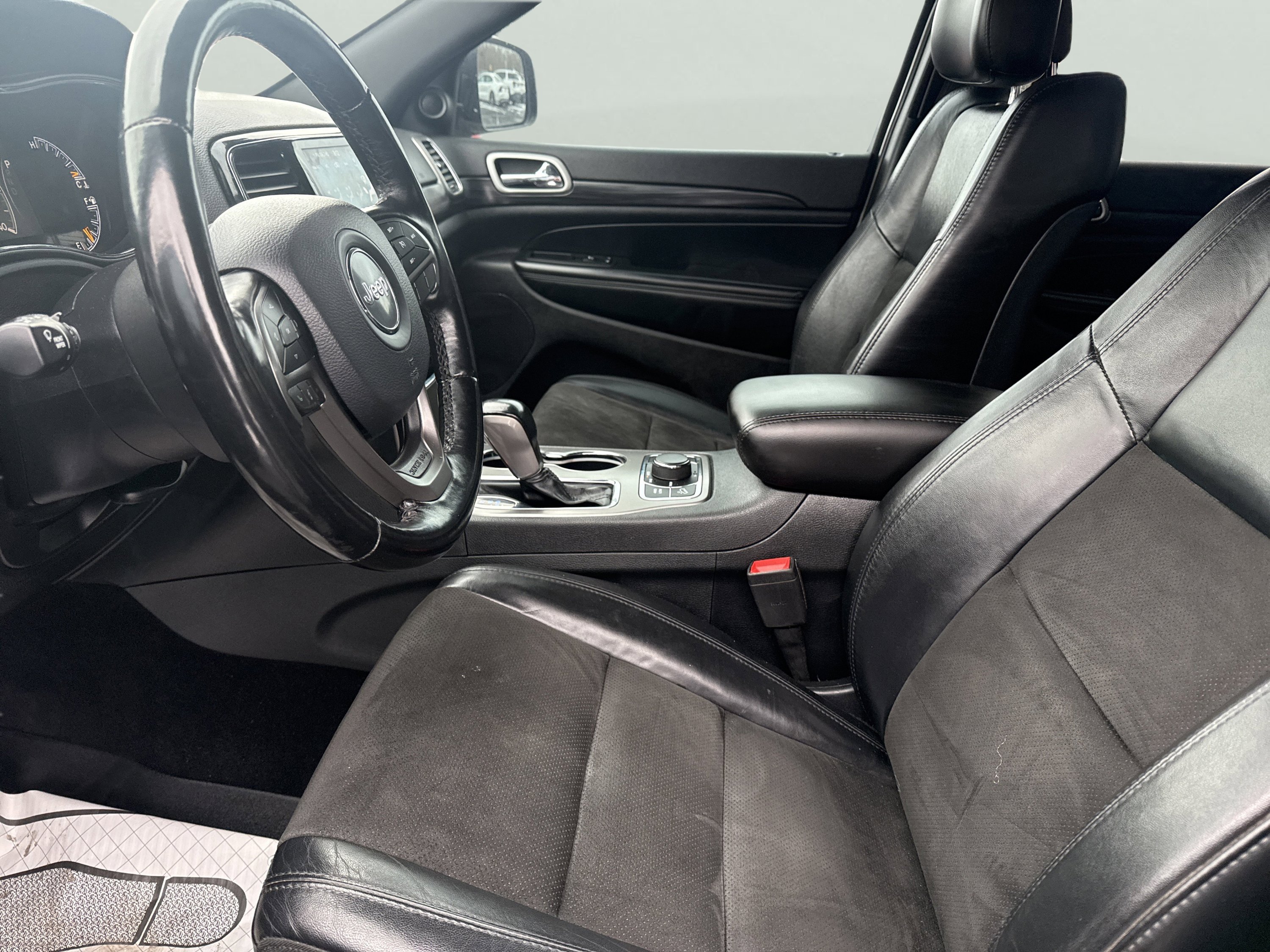 Used 2020 Jeep Grand Cherokee Altitude image 17