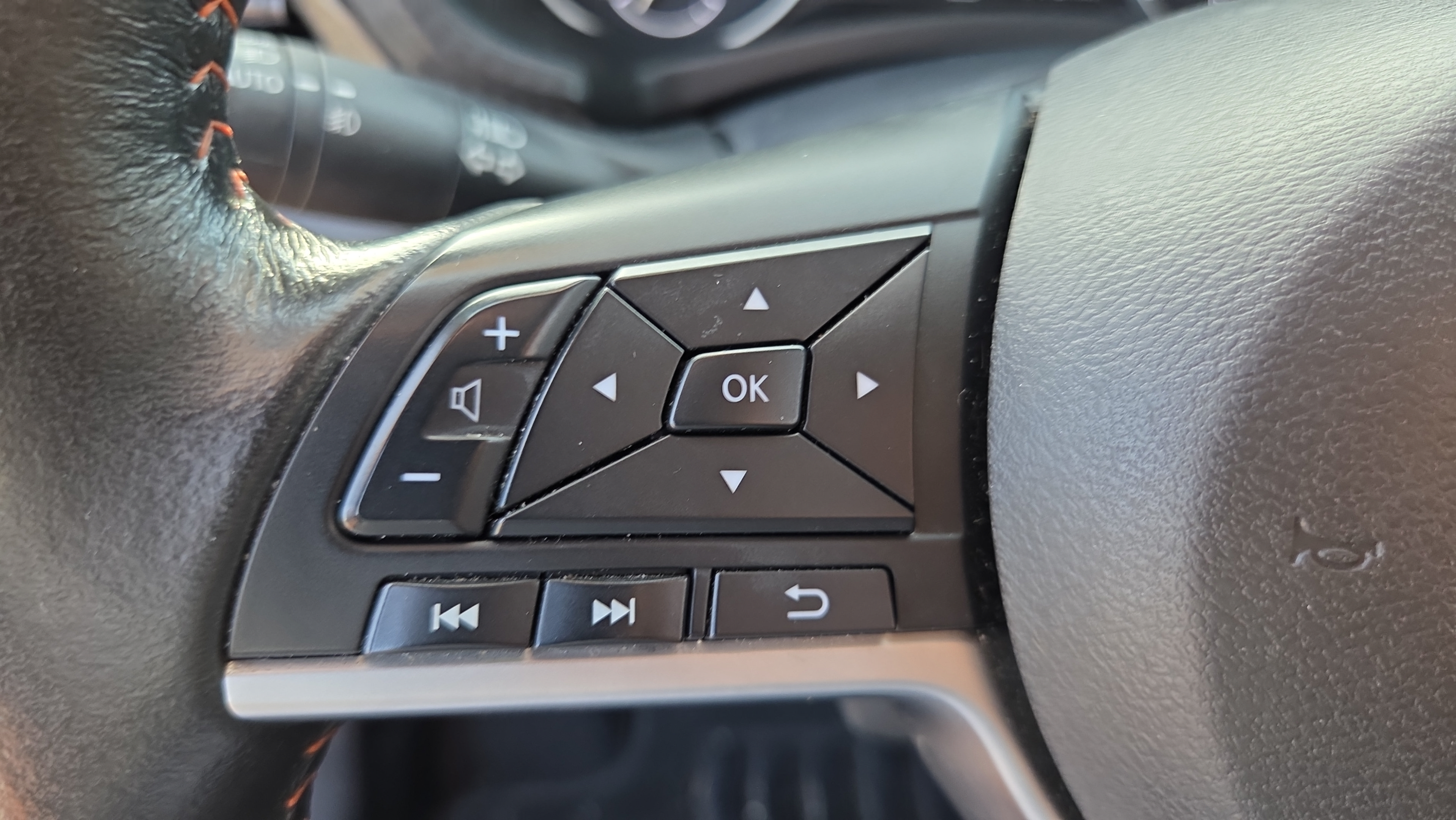 Used 2022 Nissan Sentra SR w/ SR Premium Package FWD image 25