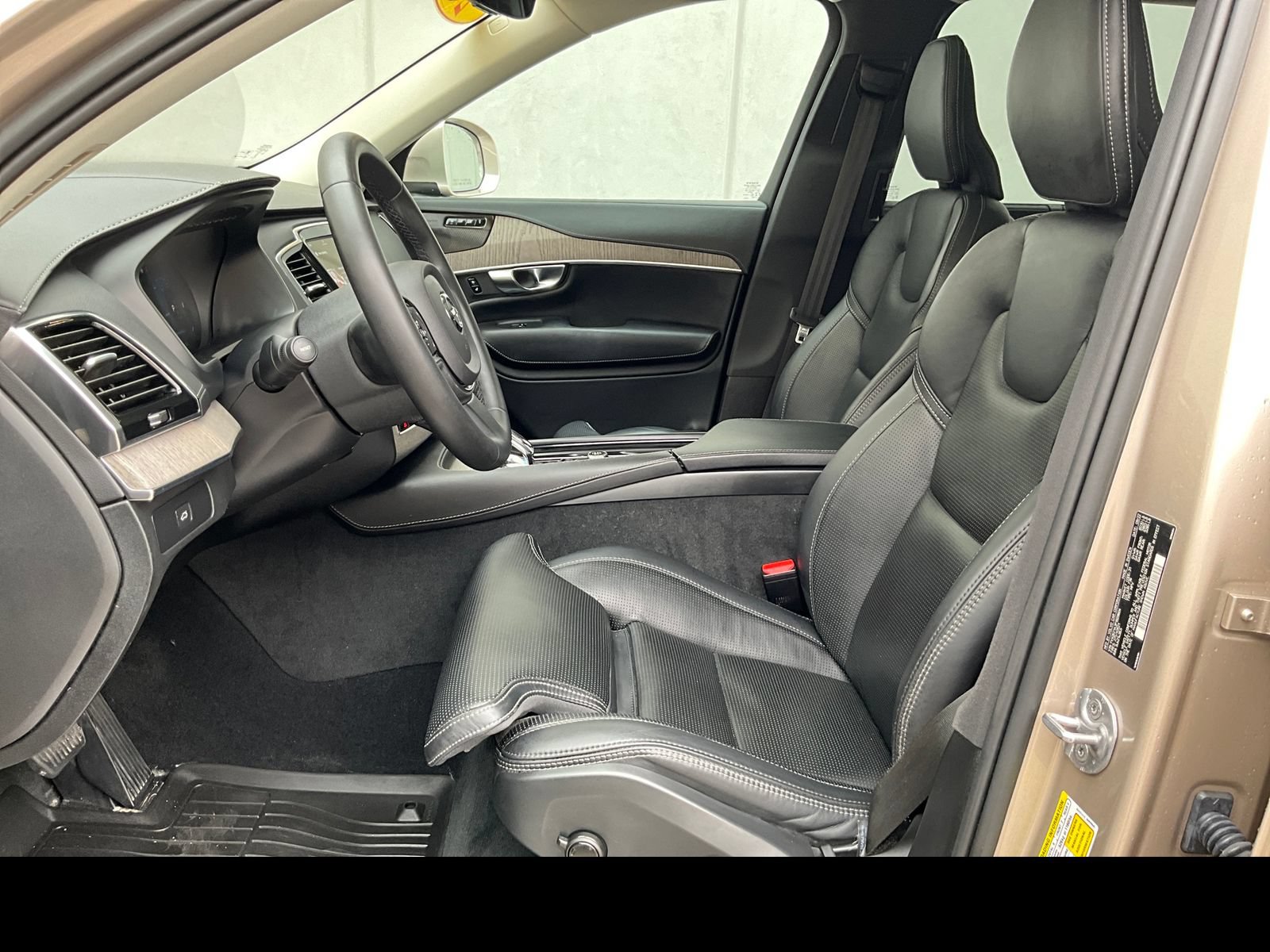 Certified 2023 Volvo XC90 B6 Ultimate w/ Protection Package Premier AWD/4WD image 2