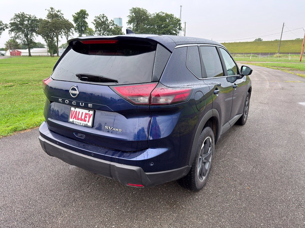 Used 2024 Nissan Rogue SV AWD/4WD image 13
