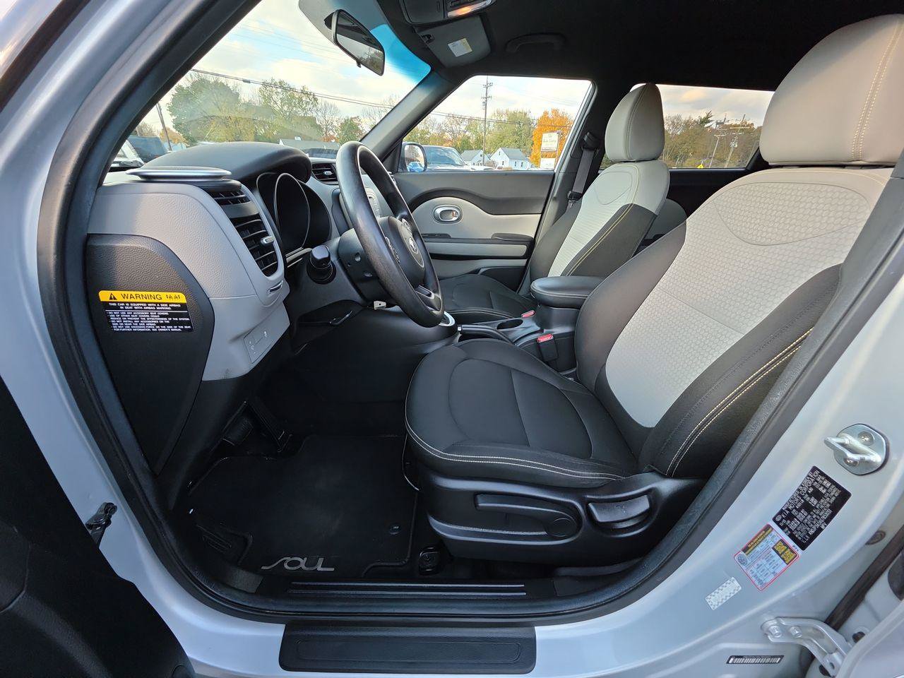 Used 2016 Kia Soul + FWD image 3