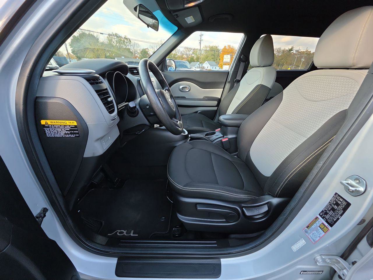 Used 2016 Kia Soul + FWD image 3