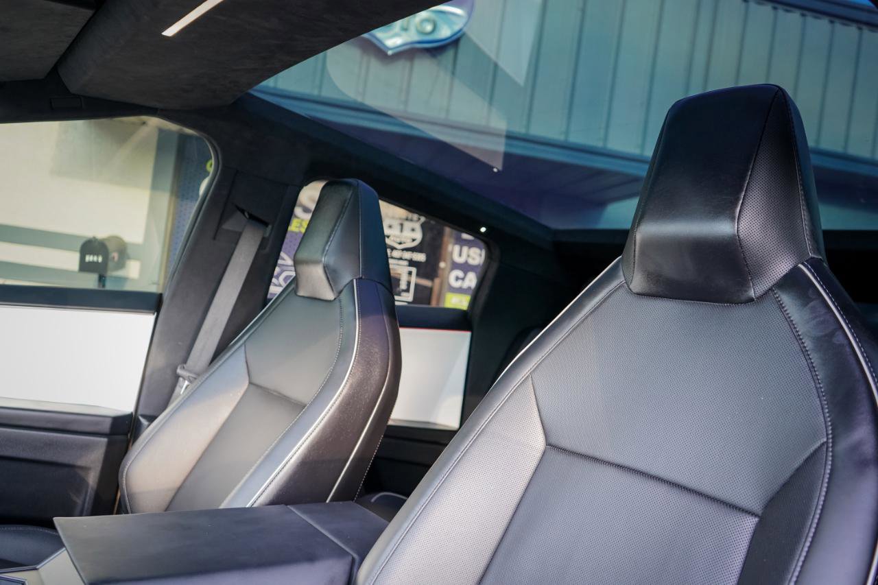 Used 2024 Tesla Cybertruck AWD Crew Cab image 20