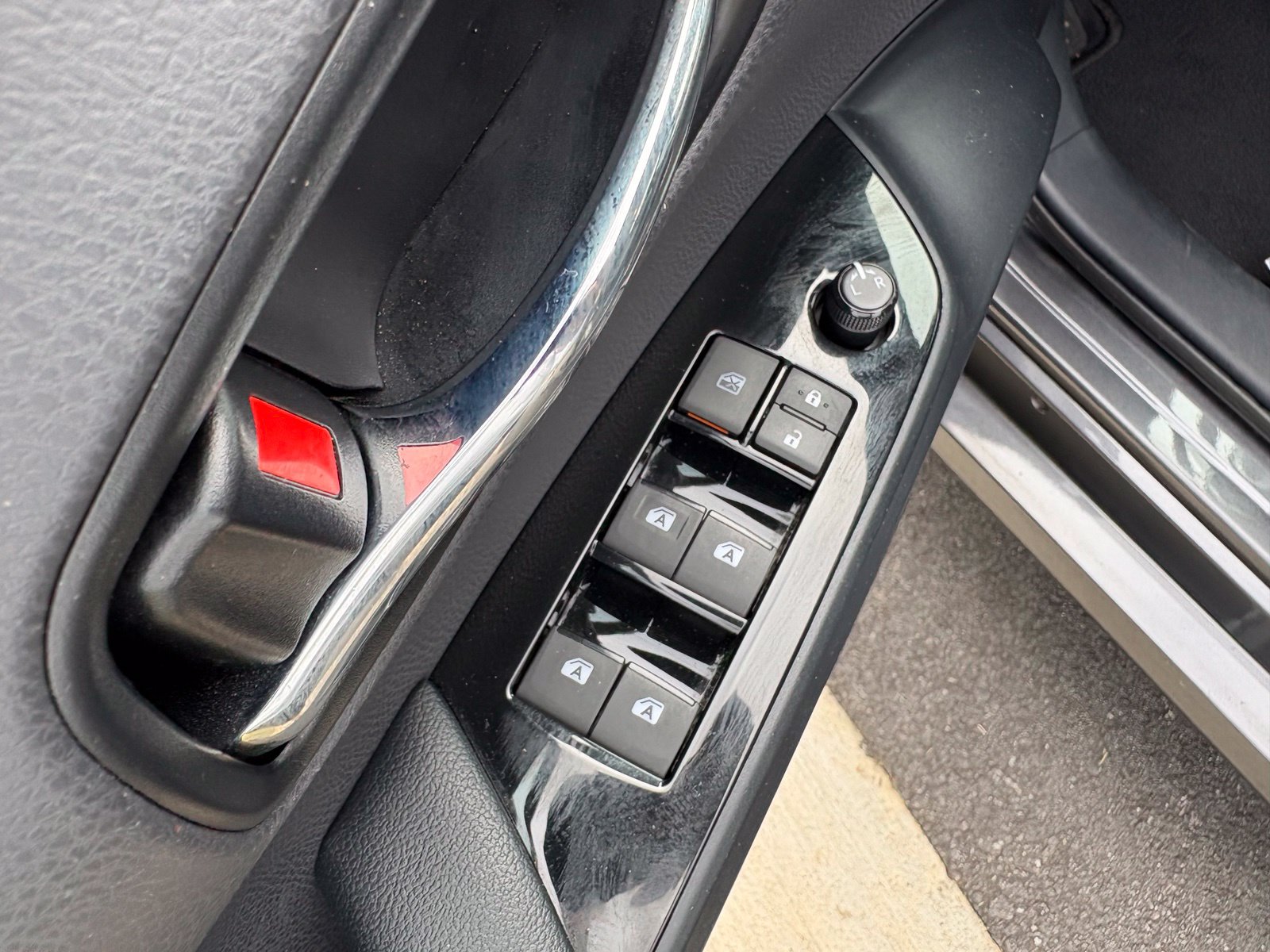 Used 2017 Toyota Prius Four w/ Advanced Technology Package FWD image 26