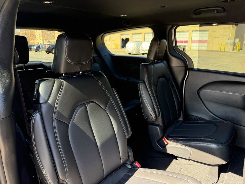 Used 2026 Chrysler Pacifica Select FWD image 29