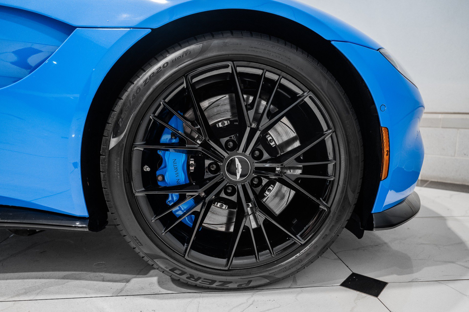 Used 2021 Aston Martin V8 Vantage Roadster RWD image 50