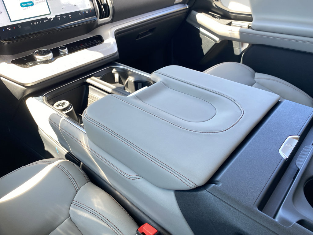 New 2025 Ford Expedition Max Active image 13