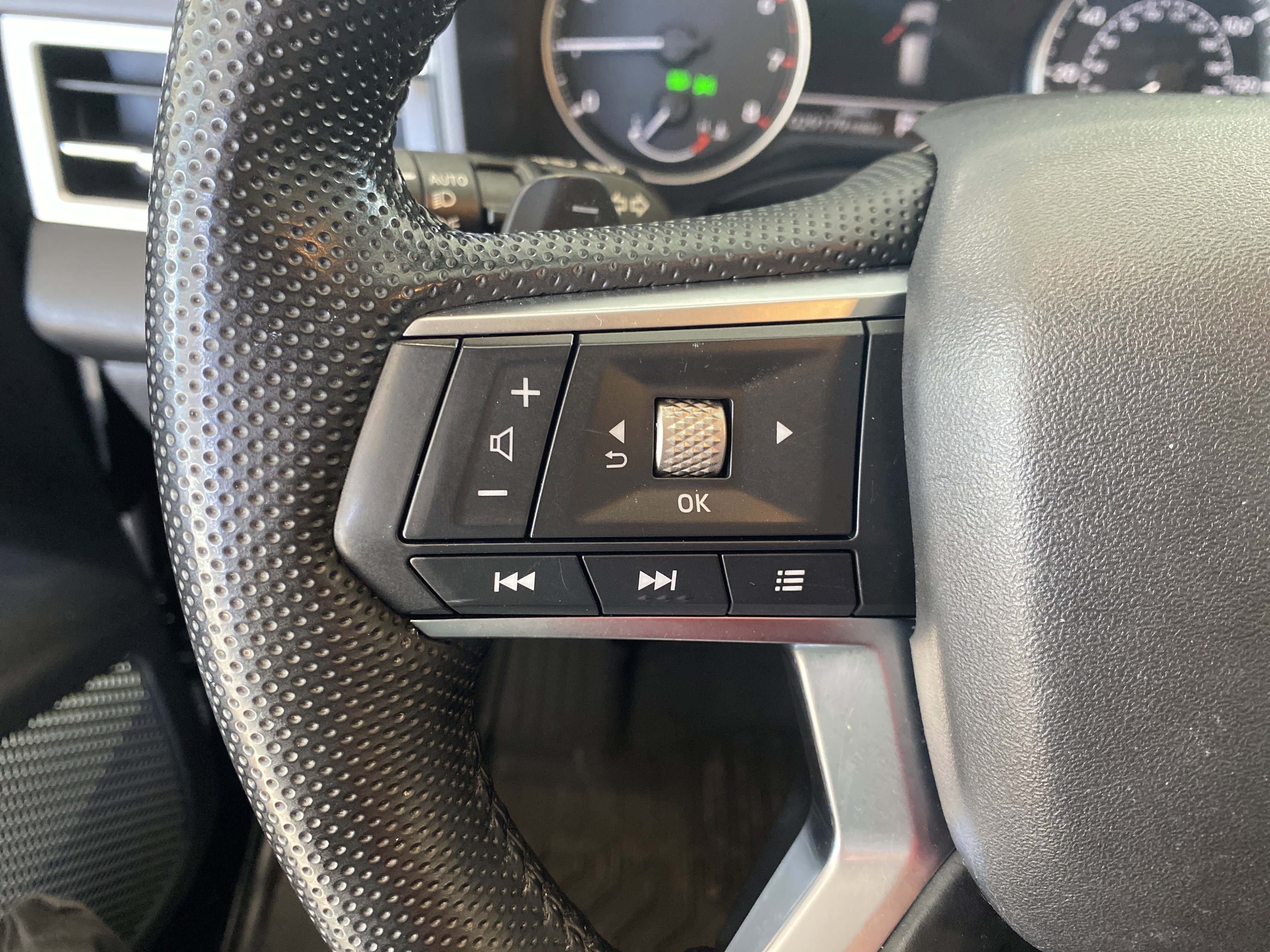 Used 2023 Mitsubishi Outlander SE image 11