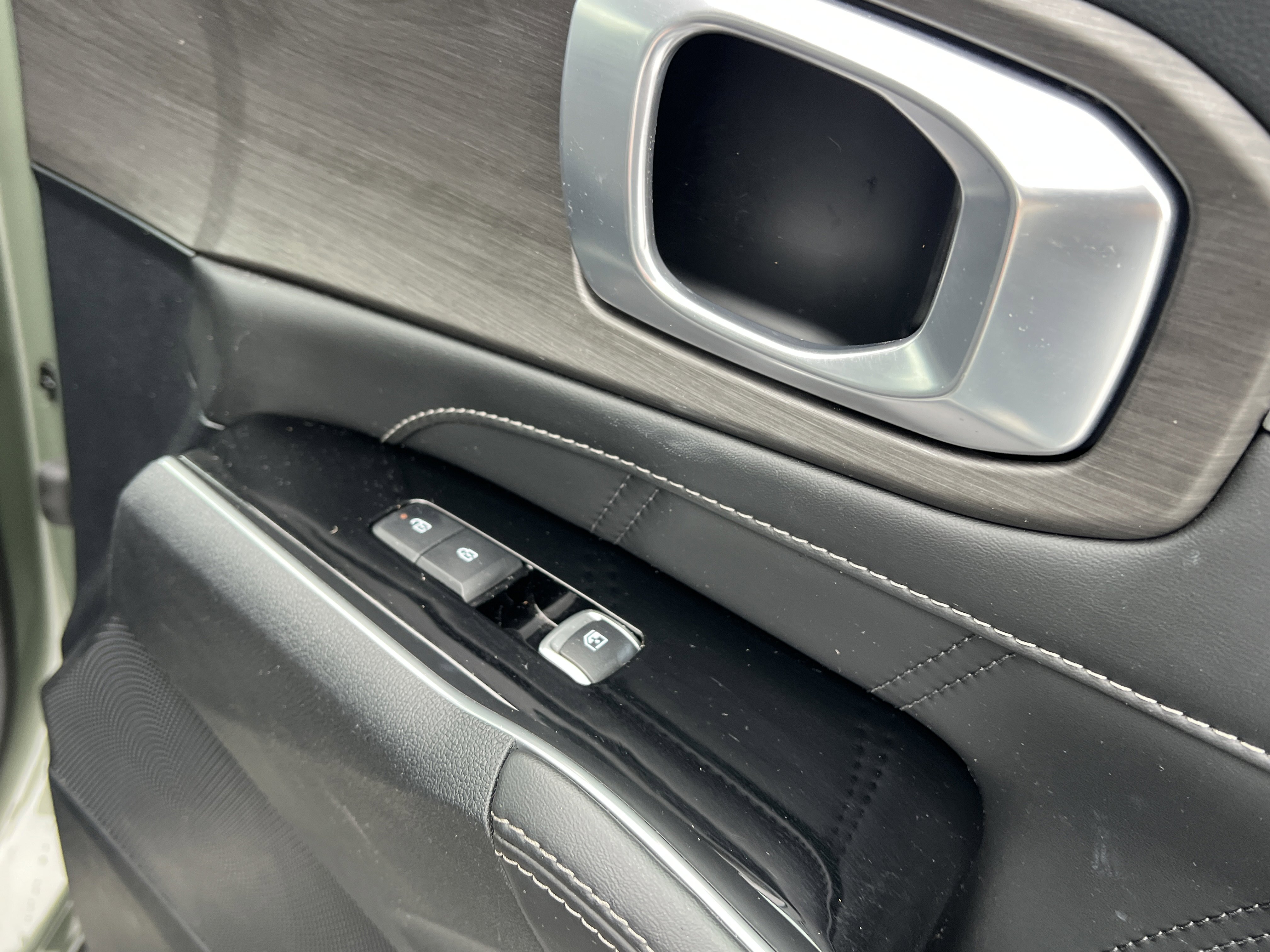 Certified 2024 Kia Sorento SX image 16